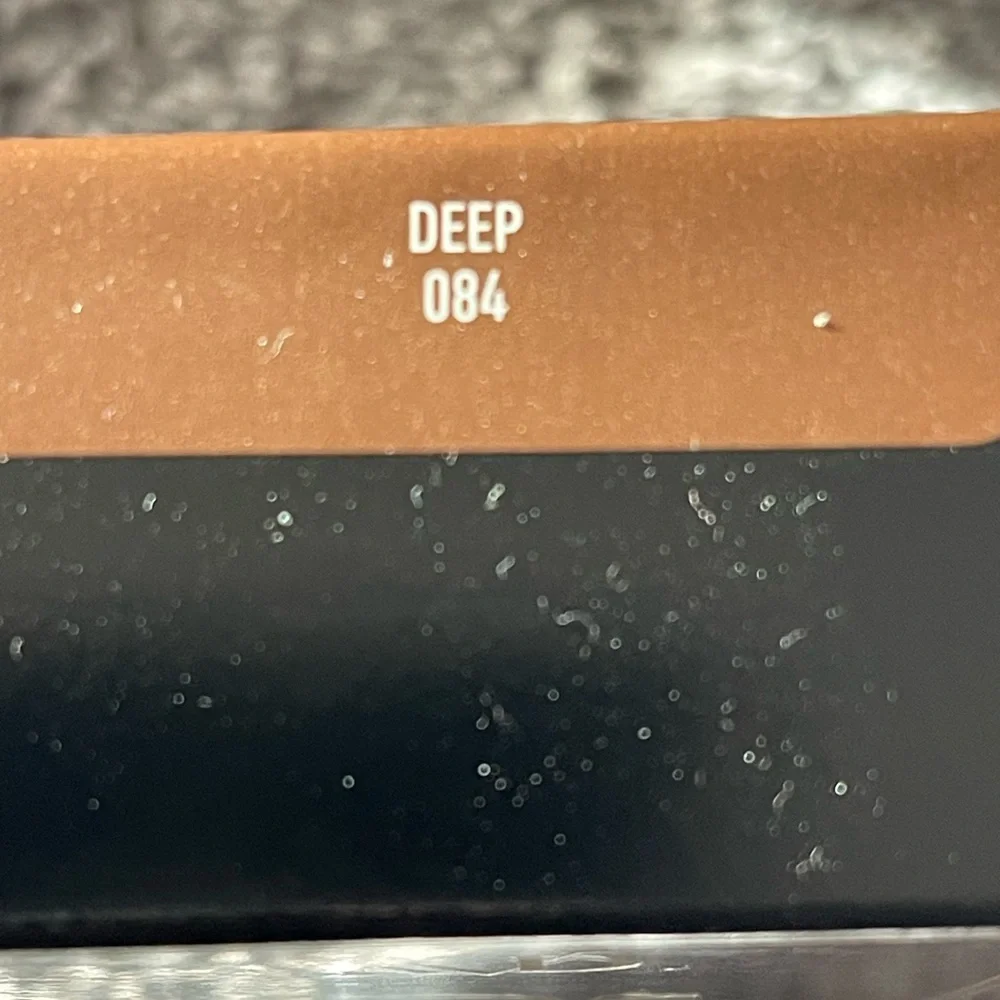 KVD Deep 084 GOOD APPLE FULL-COVERAGE FOUNDATION